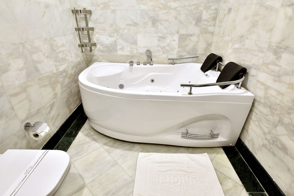 Iridium 70 Hotel