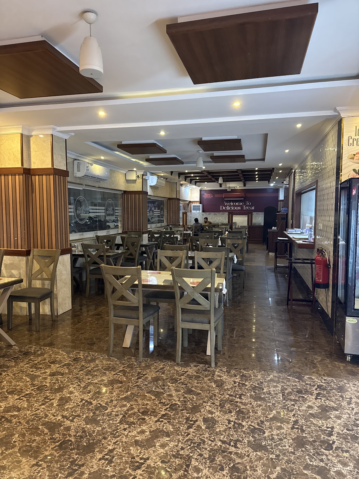 مطعم روز جاردن