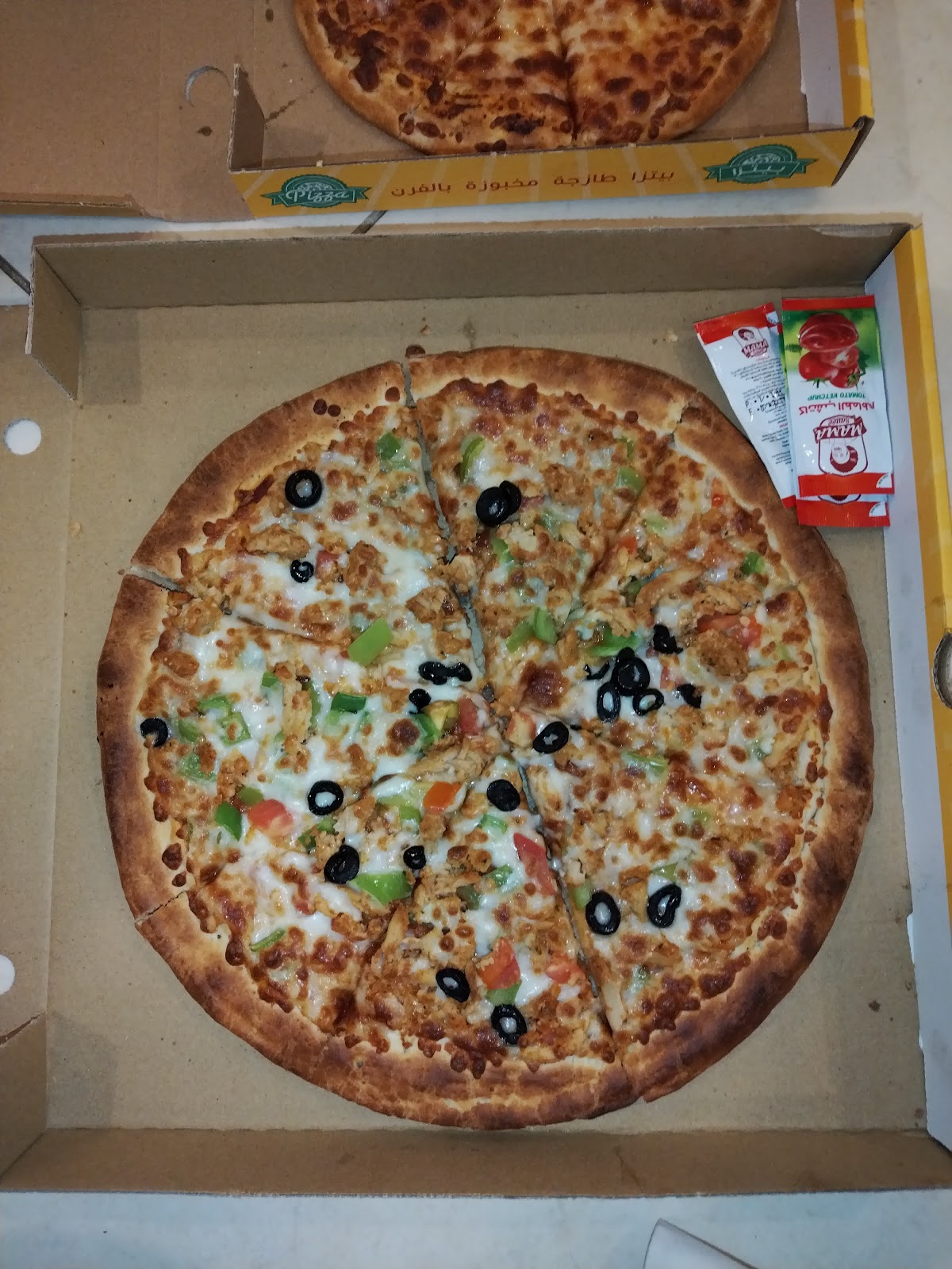 مطعم بيتزا إن