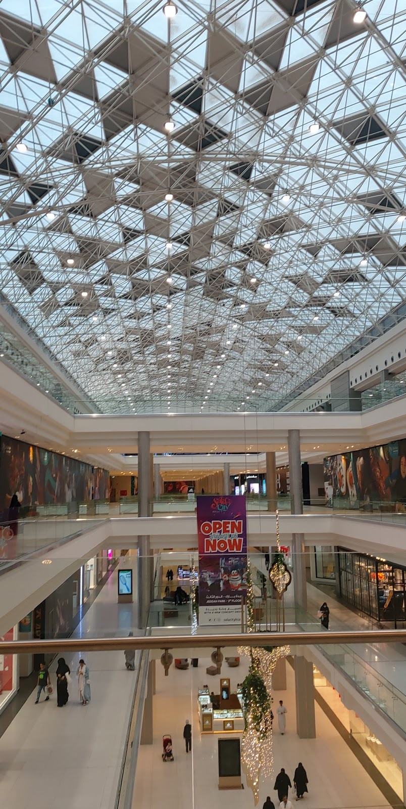 Bonica, Serafi Mega Mall