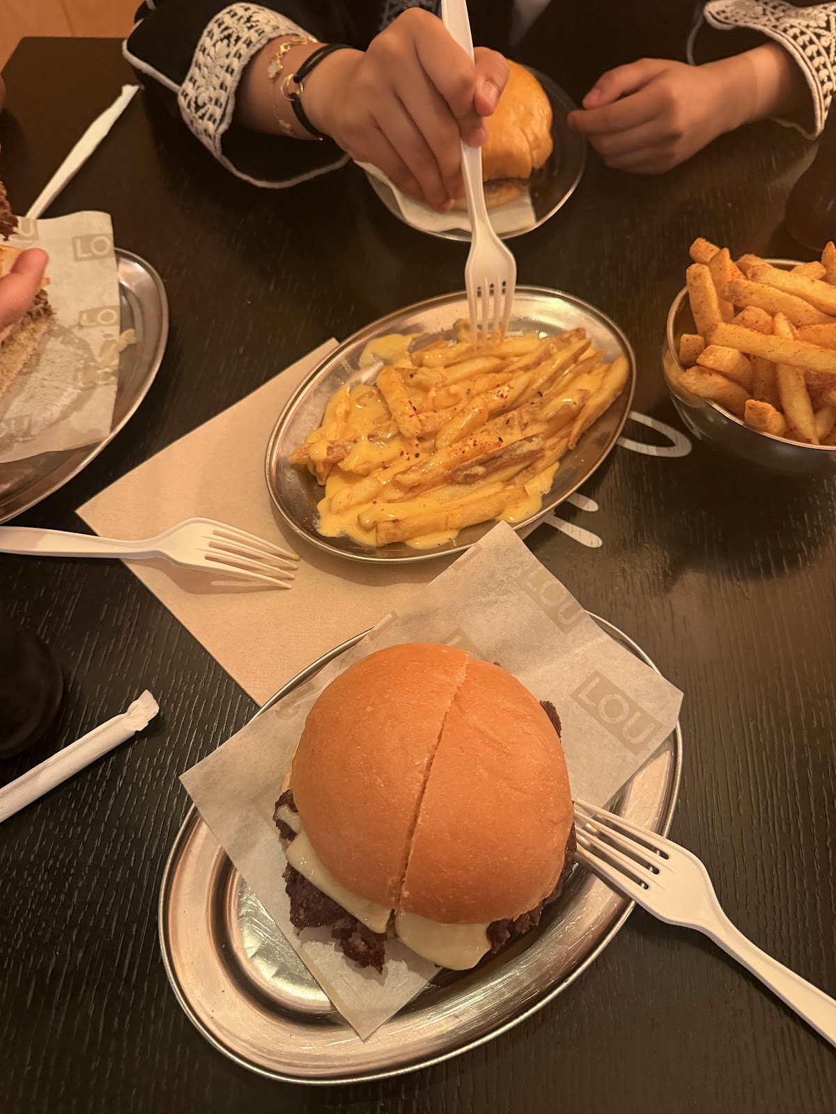Lou Burger لو برجر - مطاعم في جدة - 5
