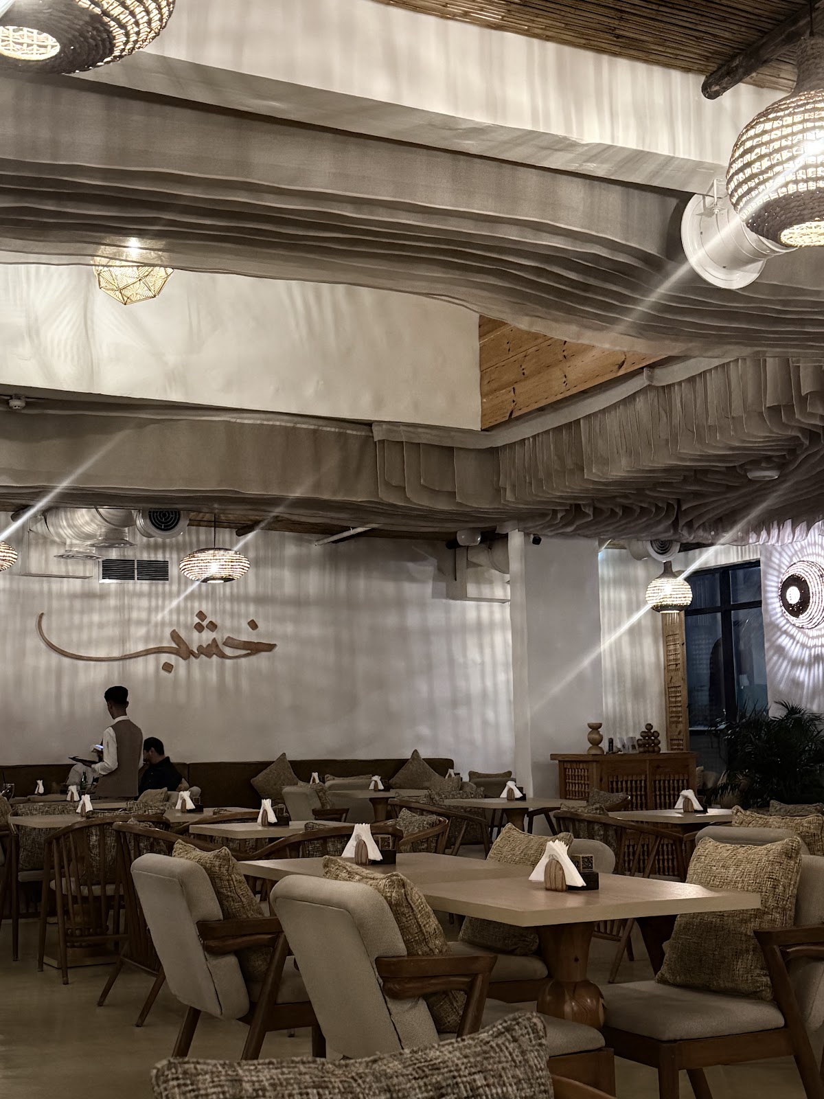 خشب لاونج - مطاعم في جدة - 4