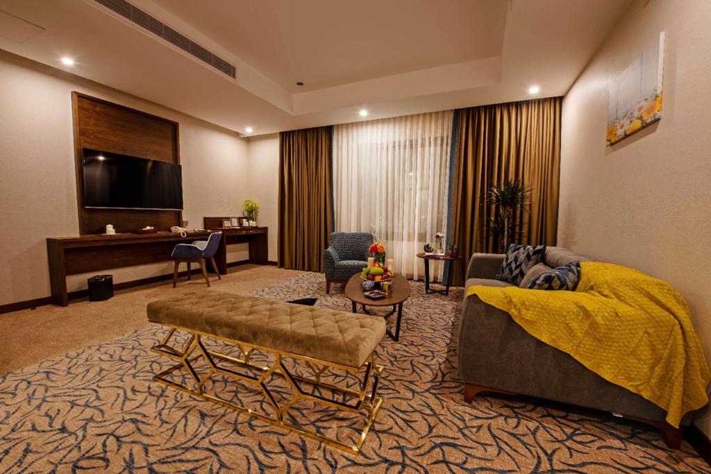 Sunday Emerald Hotel