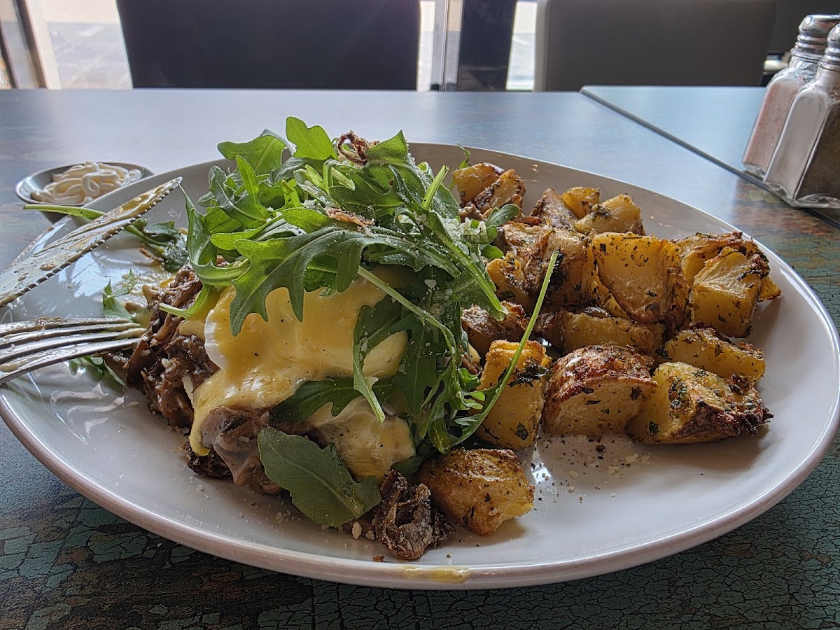 L'Avenue | لاڤينيو