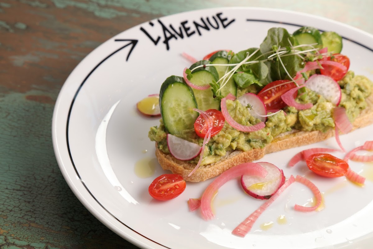 L'Avenue | لاڤينيو